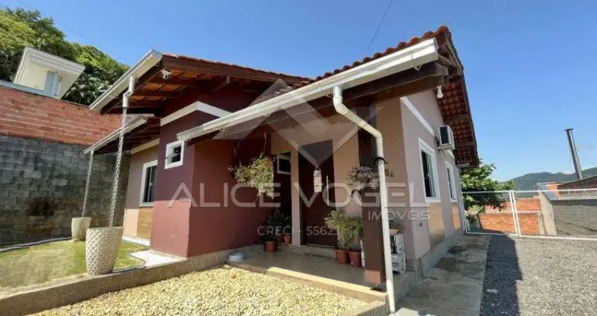 Casa residencial com 1 suíte e 2 dormitórios, amplo terreno com 425 m², espaço para pets