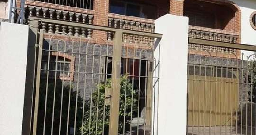 Sobrado para venda em Centro de 440.00m² com 3 Quartos, 1 Suite e 4 Garagens