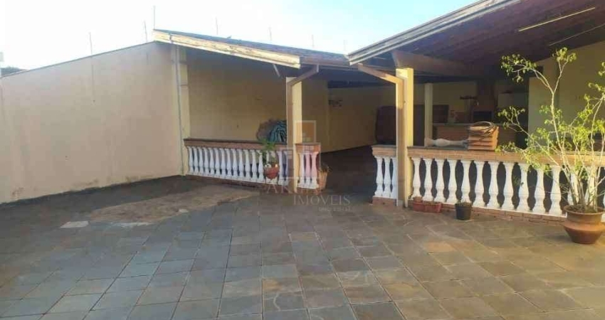 Casa para venda em Vila Camargo de 440.00m² com 3 Quartos, 1 Suite e 2 Garagens
