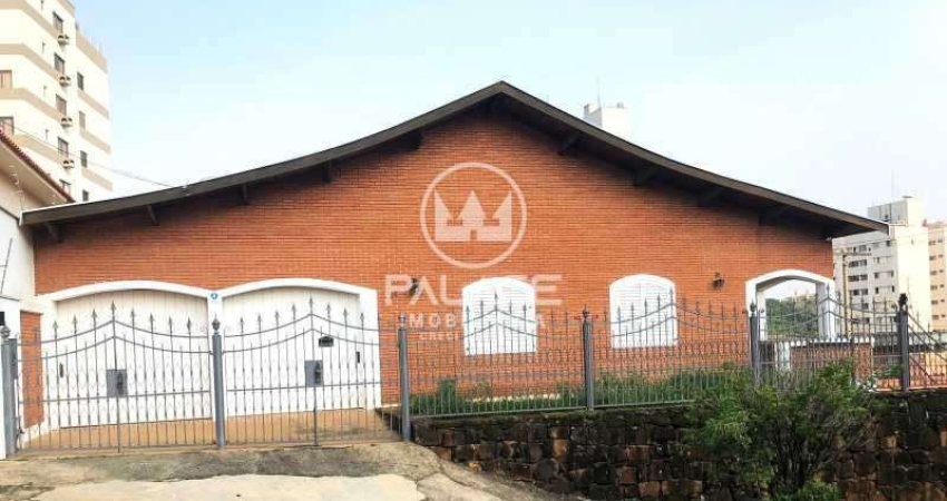 Casa para alugar em Centro de 328.00m² com 3 Quartos e 4 Garagens