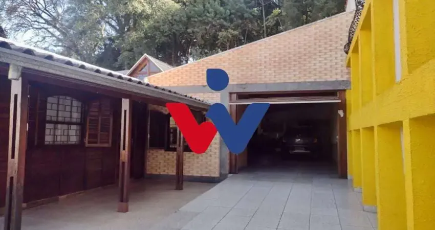 Casa para venda em Campo Comprido de 364.00m² com 3 Quartos, 1 Suite e 7 Garagens