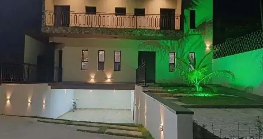 Sobrado para venda em Quiririm de 492.00m² com 3 Quartos, 2 Suites e 4 Garagens
