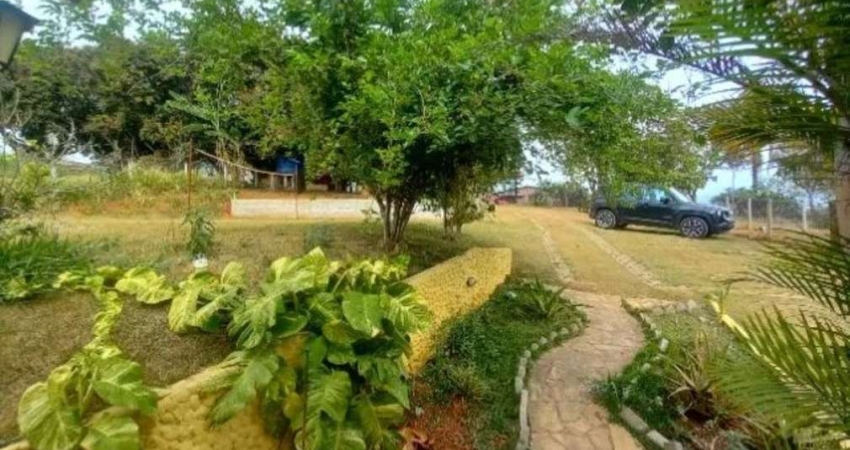 Chácara para venda em Chácara Dallas de 2700.00m² com 2 Quartos, 1 Suite e 4 Garagens