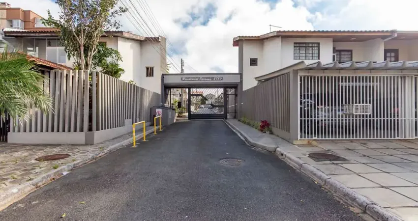 Sobrado para venda em Boqueirão de 90.00m² com 4 Quartos e 2 Garagens