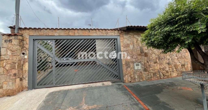Casa para venda em Jardim Maria Das Graças de 200.00m² com 3 Quartos, 1 Suite e 4 Garagens