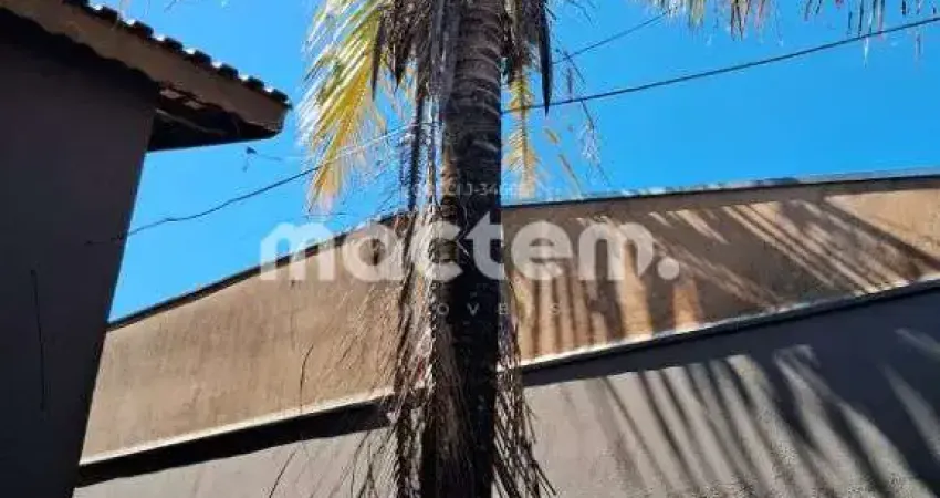 Casa para venda em Parque Dos Flamboyans de 84.00m² com 2 Quartos e 2 Garagens