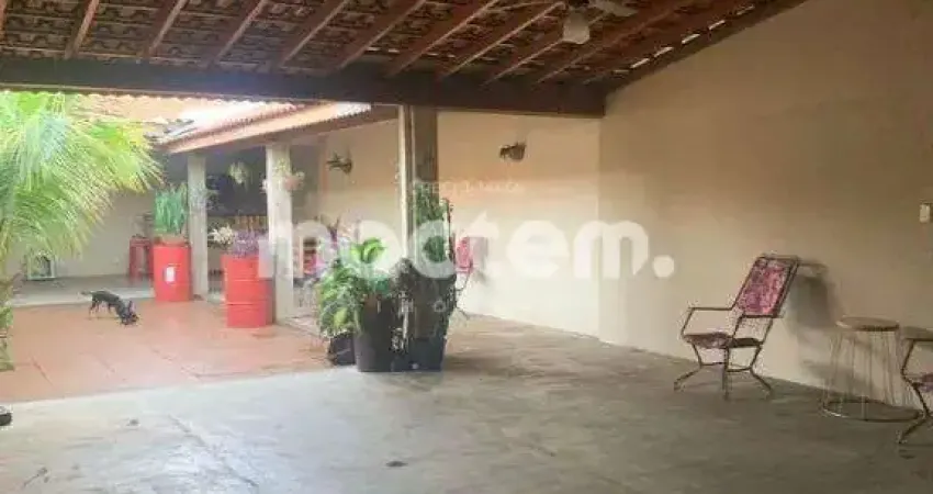 Casa para venda em Ipiranga de 189.00m² com 2 Quartos e 4 Garagens