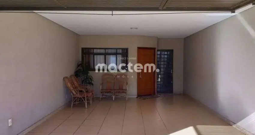 Sobrado para venda em Planalto Verde de 194.00m² com 3 Quartos, 1 Suite e 2 Garagens