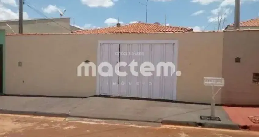 Casa para venda em Cravinhos de 135.00m² com 3 Quartos e 5 Garagens