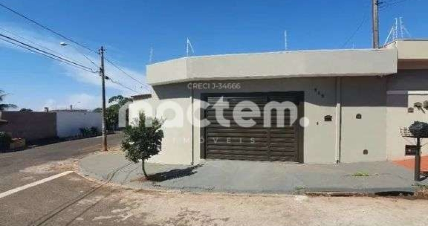 Casa para venda em Jardim Arlindo Laguna de 240.00m² com 2 Quartos e 10 Garagens