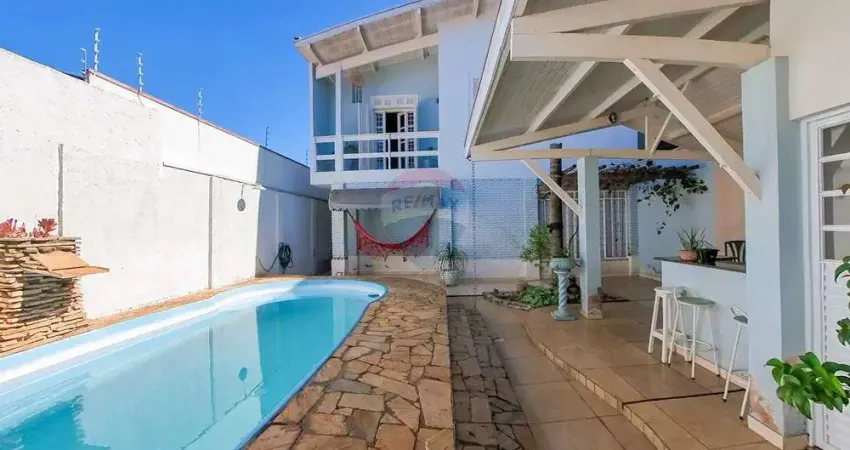 Casa para venda em Vila Queiroz de 211.50m² com 3 Quartos, 1 Suite e 2 Garagens