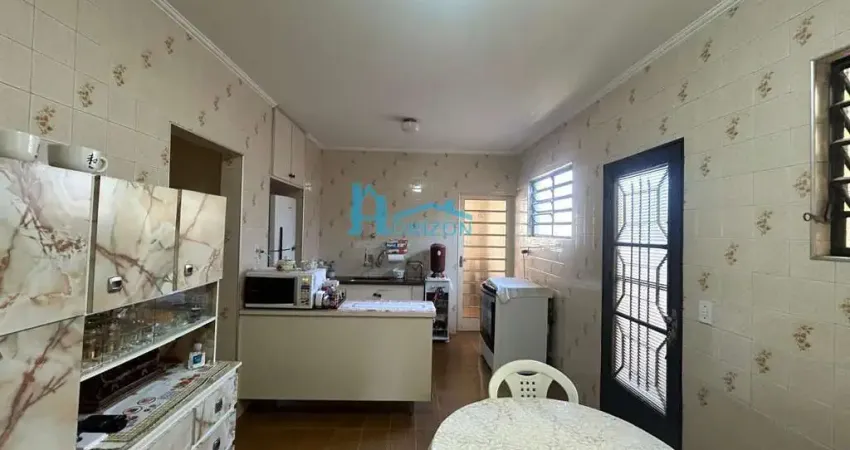 Casa para venda em Parque Tropical de 250.00m² com 3 Quartos e 4 Garagens