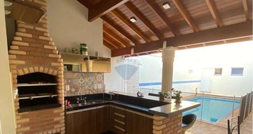 Casa para venda em Jardim Universitário de 360.00m² com 3 Quartos, 1 Suite e 4 Garagens