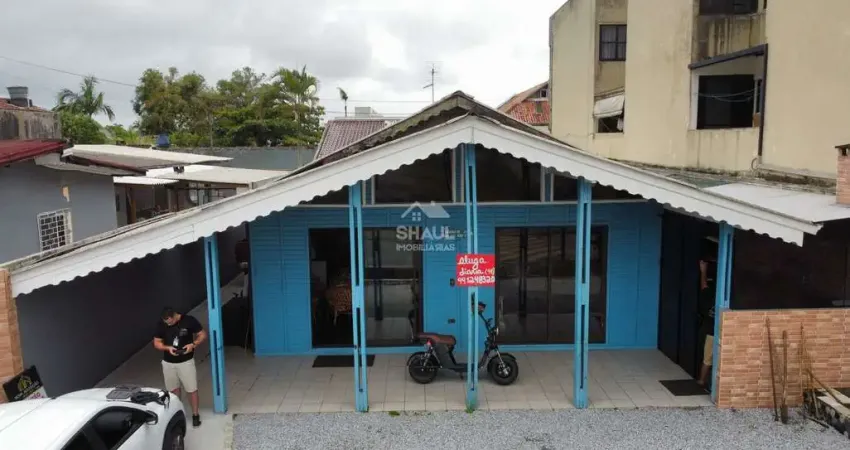 Casa para alugar em Pontal Do Paraná de 100.00m² com 5 Quartos, 2 Suites e 10 Garagens
