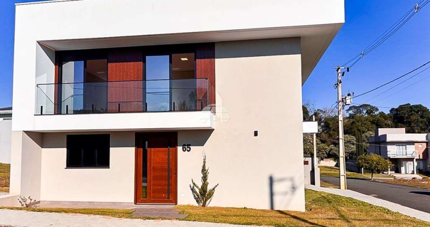 Sobrado para venda em Roça Grande de 228.00m² com 4 Quartos e 2 Suites