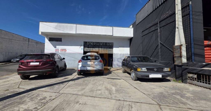 Galpão / Depósito / Armazém para alugar em Vila Jundiaí de 200.00m² com 3 Garagens
