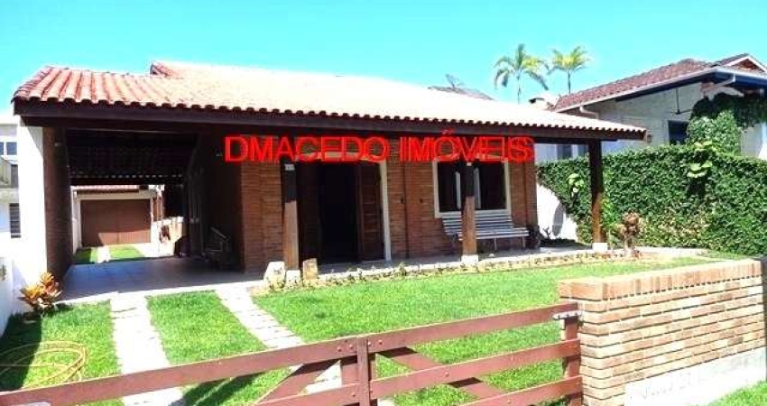 Casa para alugar em Condominio Lagoinha de 388.00m² com 6 Quartos, 2 Suites e 5 Garagens