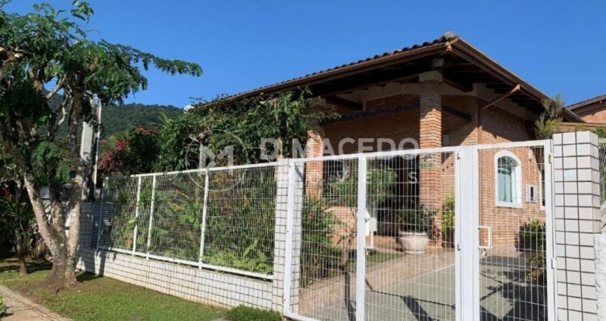 Casa para venda em Condominio Lagoinha de 359.00m² com 5 Quartos, 5 Suites e 2 Garagens