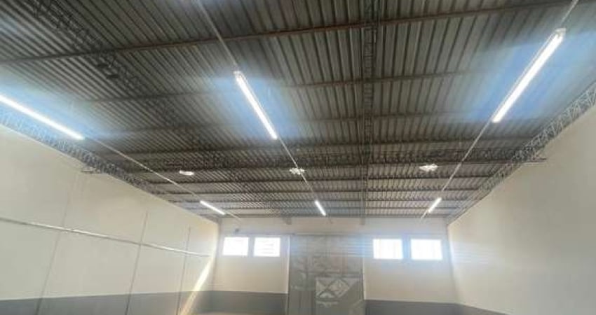 Galpão / Depósito / Armazém para alugar em Chácaras Reunidas de 550.00m²