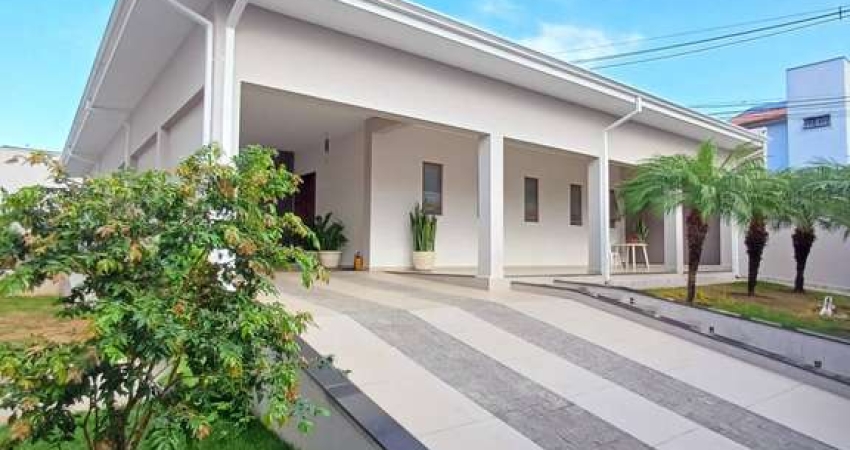 Casa para venda e aluguel em Jardim Ipyranga de 212.00m² com 3 Quartos, 1 Suite e 5 Garagens