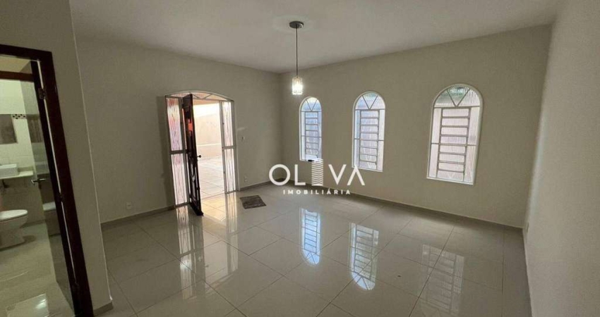 Casa para alugar em Parque Industrial de 200.00m² com 3 Quartos, 1 Suite e 3 Garagens