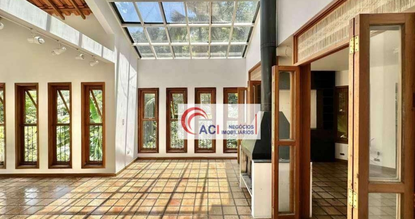 Casa de Condomínio para venda e aluguel em Condomínio Iolanda de 485.00m² com 3 Quartos, 1 Suite e 5 Garagens