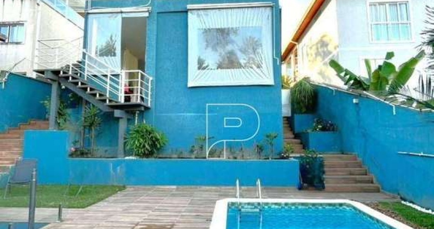 Casa de Condomínio para venda em Granja Viana de 258.00m² com 3 Quartos, 3 Suites e 4 Garagens
