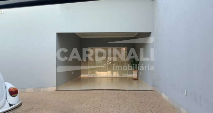 Casa para venda em Jardim Eliana de 173.00m² com 3 Quartos, 2 Suites e 4 Garagens