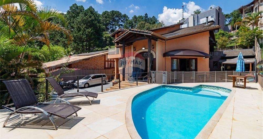 Casa de Condomínio para venda em Chácara Roselândia de 280.00m² com 4 Quartos, 4 Suites e 5 Garagens