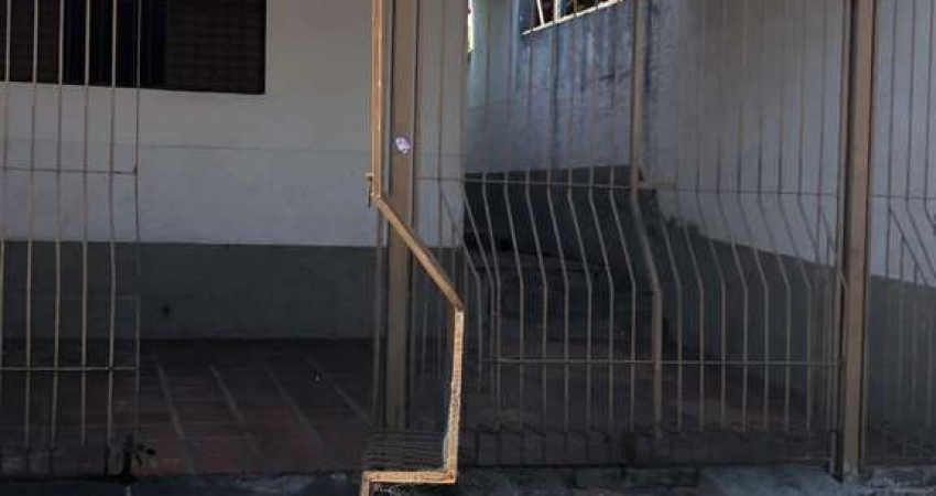 Casa para alugar em Jardim Estela Mari de 125.00m² com 2 Quartos e 2 Garagens