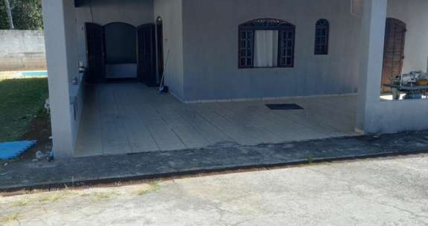 Casa para venda em Centro de 80.00m² com 4 Quartos, 2 Suites e 3 Garagens