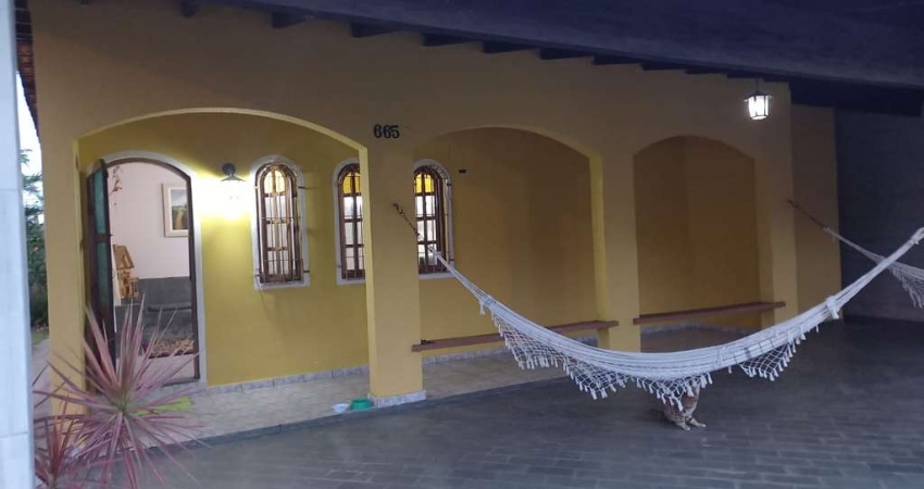 Casa para venda em Itanhaém de 297.00m² com 2 Quartos, 1 Suite e 5 Garagens