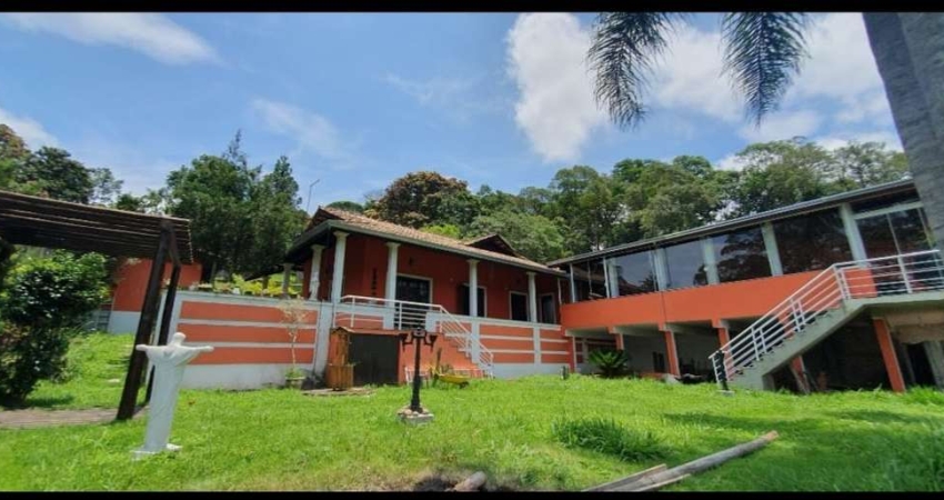 Casa para venda em Chácara Santa Maria de 330.00m² com 2 Quartos e 6 Garagens