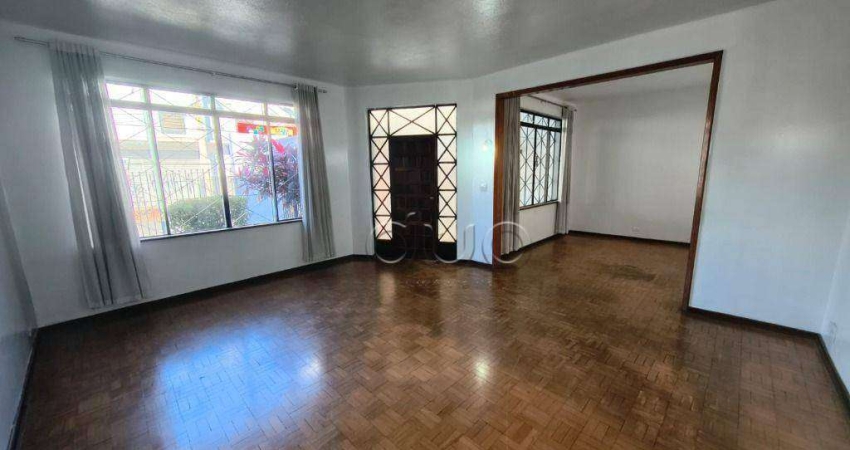 Casa para alugar em Centro de 225.00m² com 3 Quartos e 2 Garagens