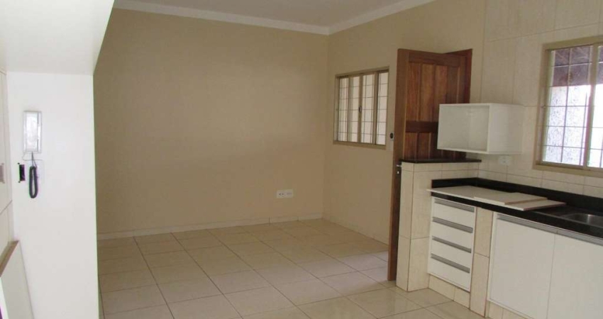 Casa para alugar em Parque Primeiro De Maio de 110.00m² com 3 Quartos, 1 Suite e 4 Garagens