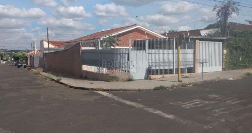 Casa para venda e aluguel em Jardim Brasil (vila Xavier) de 203.00m² com 2 Quartos e 2 Garagens