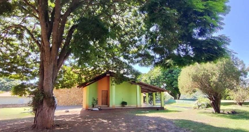 Fazenda / Sítio para venda em Portal Das Laranjeiras de 396.00m² com 3 Quartos, 1 Suite e 3 Garagens