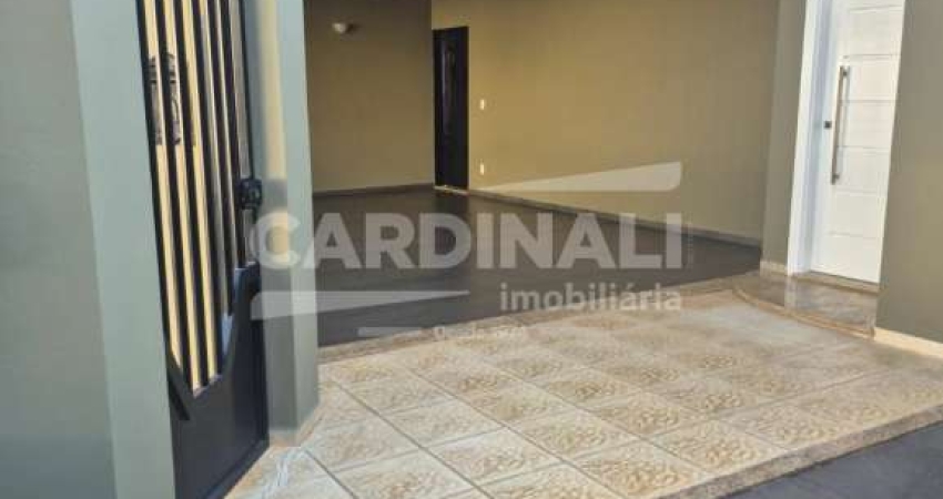 Casa para venda em Jardim Cardinalli de 255.00m² com 3 Quartos, 1 Suite e 4 Garagens