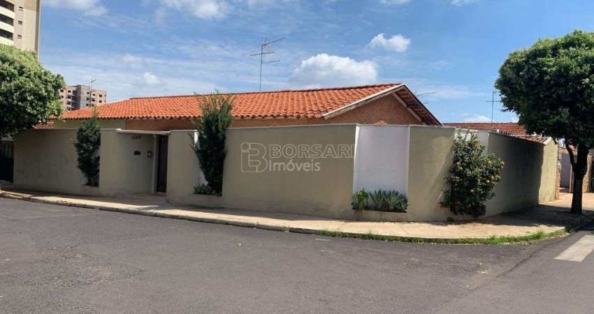 Casa para venda em Centro de 223.00m² com 3 Quartos, 1 Suite e 6 Garagens