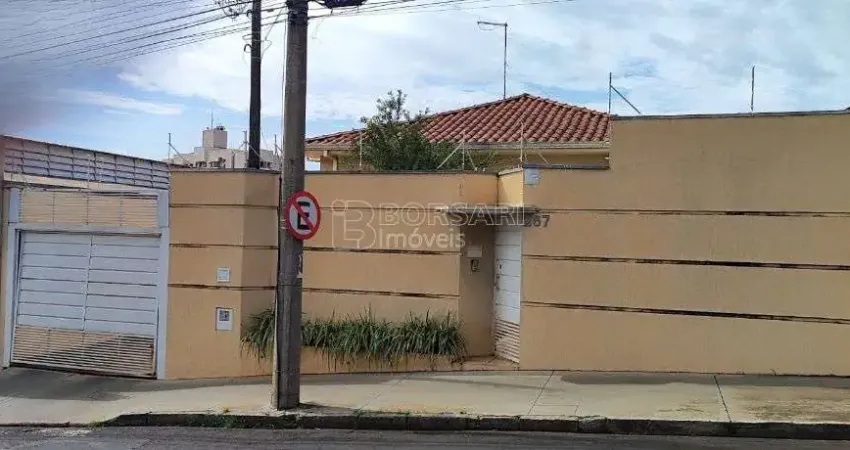 Casa para venda em Centro de 202.00m² com 2 Quartos e 5 Garagens