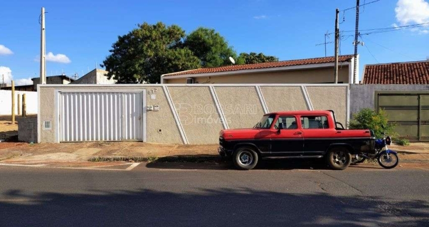 Casa para venda em Jardim Almeida de 211.00m² com 4 Quartos, 1 Suite e 4 Garagens