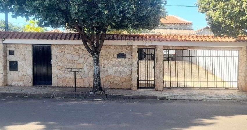 Casa para venda em Centro de 309.00m² com 3 Quartos, 1 Suite e 2 Garagens