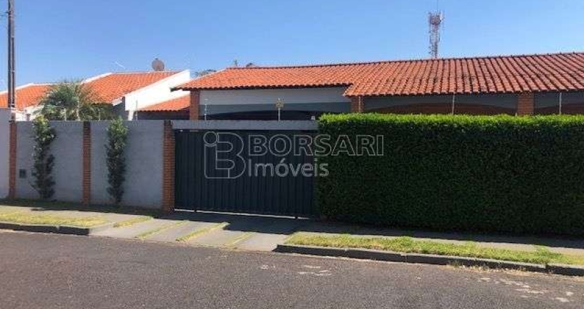 Casa para venda em Jardim Primor de 237.00m² com 3 Quartos, 1 Suite e 3 Garagens
