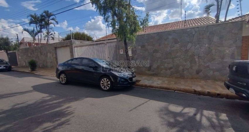 Casa para venda em Centro de 363.00m² com 3 Quartos, 1 Suite e 4 Garagens