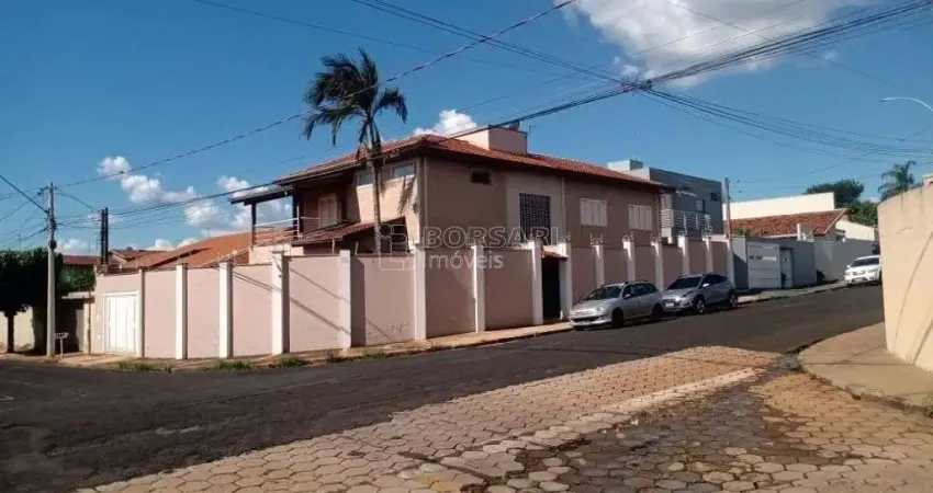 Sobrado para venda em Jardim Santa Lúcia de 310.00m² com 4 Quartos, 1 Suite e 3 Garagens