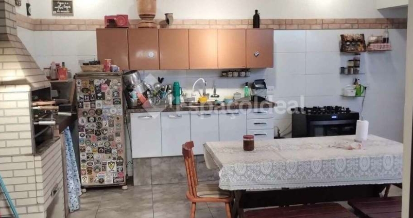 Casa para venda em Núcleo Habitacional José Regino de 196.00m² com 4 Quartos e 5 Garagens