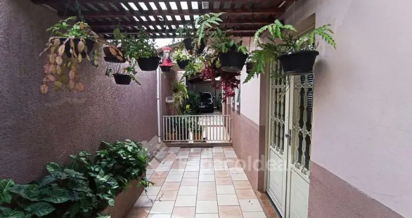 Casa para venda em Vila Santa Cecília de 220.00m² com 4 Quartos, 2 Suites e 2 Garagens