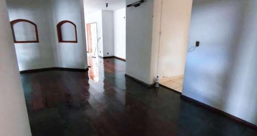 Casa para venda em Centro de 377.00m² com 4 Quartos, 2 Suites e 12 Garagens