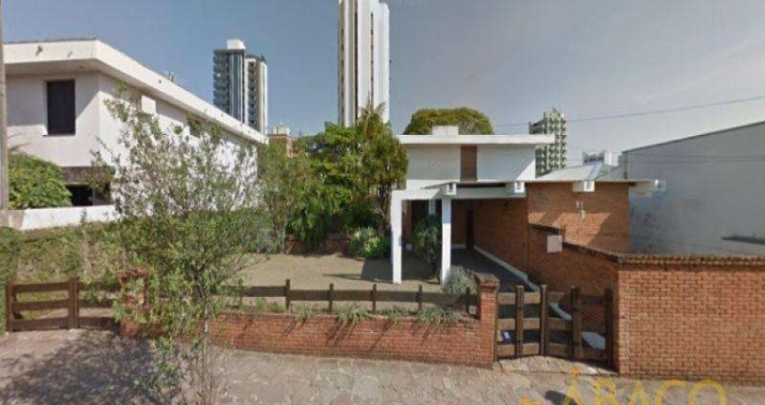 Casa para venda em Centro de 280.00m² com 3 Quartos, 1 Suite e 6 Garagens