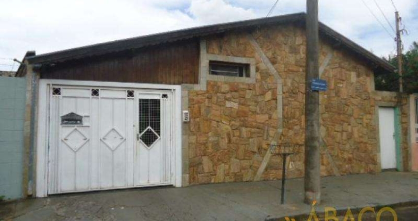 Casa para venda em Azulville I de 247.00m² com 4 Quartos e 5 Garagens